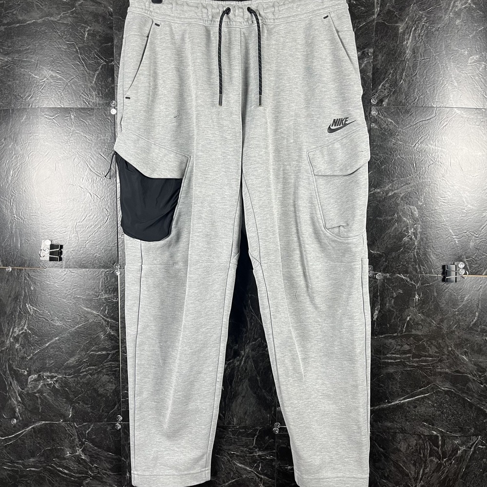 Nike Tech Fleece Men's Grey Cargo Sweatpants Medium